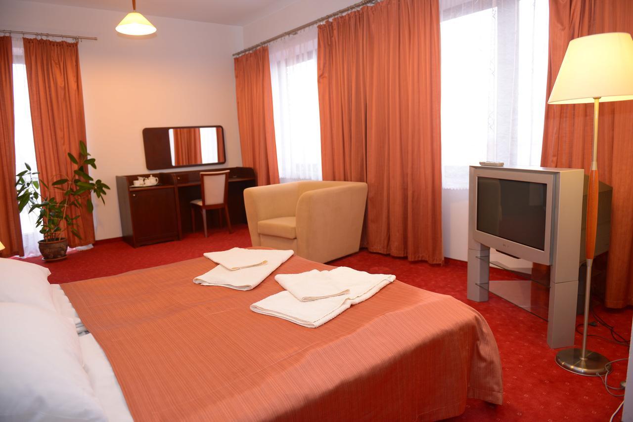 Hotel Pod Debami テレスポル エクステリア 写真
